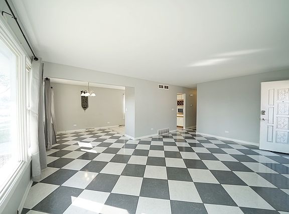 4th image of 3880 Emerson Dr