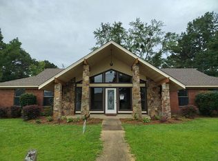 1120 4th St SE, Magee, MS 39111