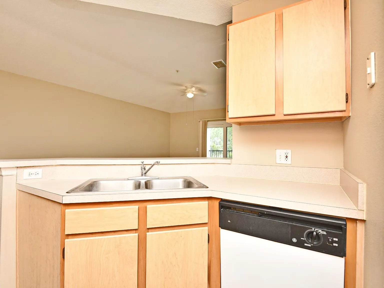 6578 Swissco Drive — Photo 3