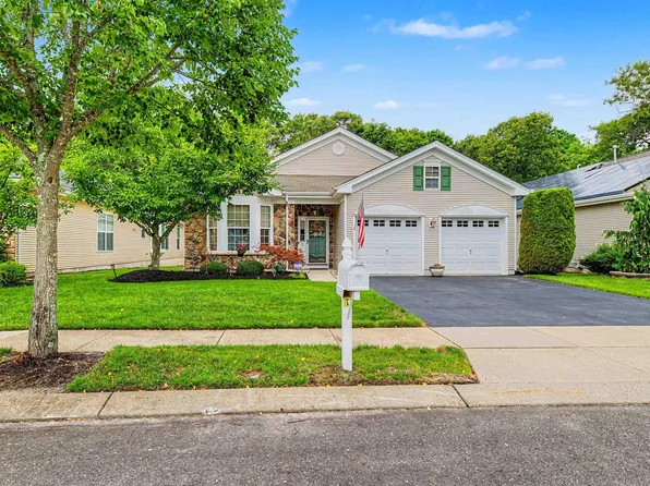5 Highbury Ct, Galloway, NJ 08205