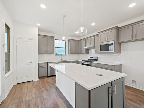 4th image of 31707 Valor Dr