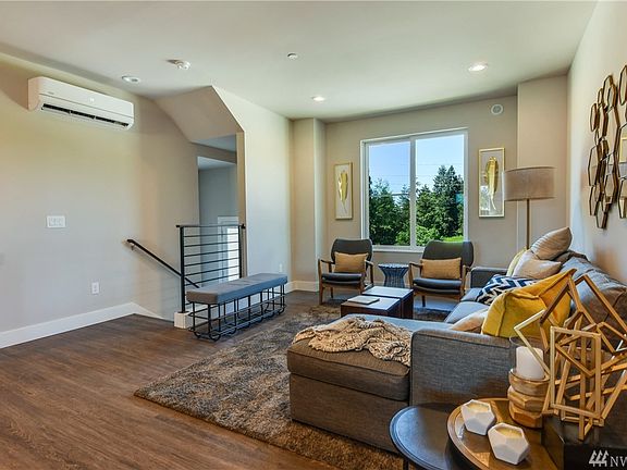 4th image of 520 Freemont Walk SE