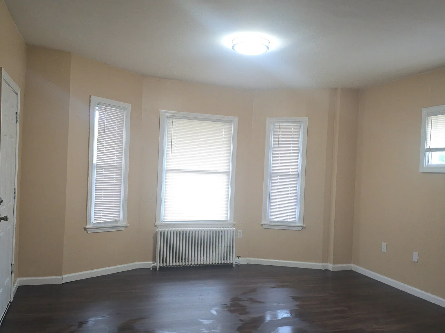 3 bed, 1200 sqft, $1,600 — Photo 3