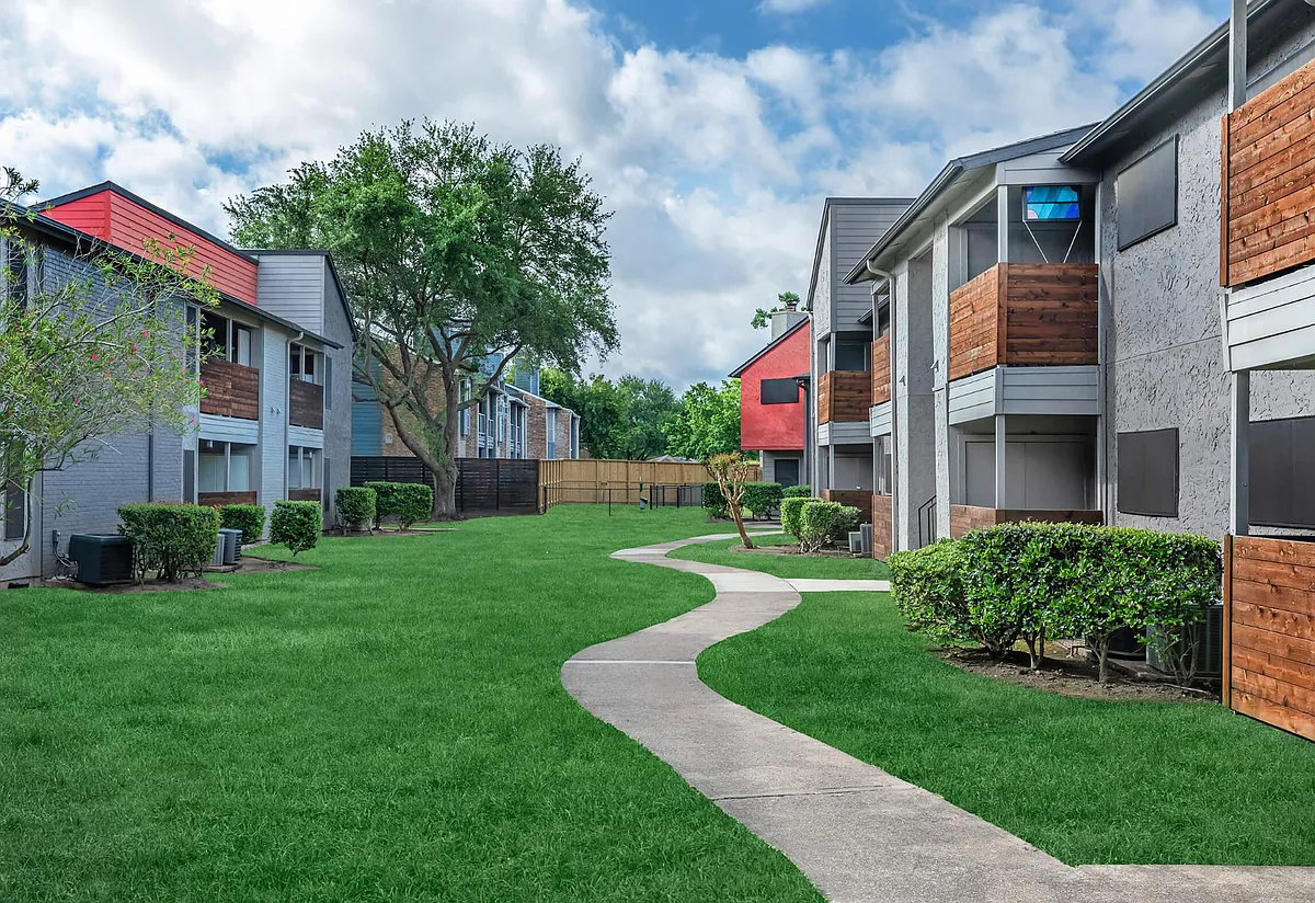 Building Photo - Newport at Clear Lake