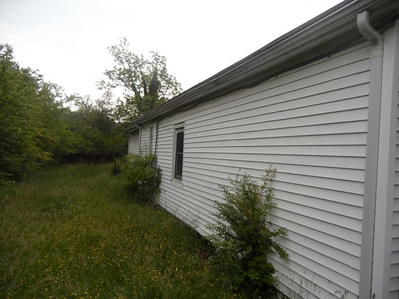 5th image of 221 E 36th St