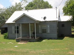 305 S Hill St, Valley View, TX 76272