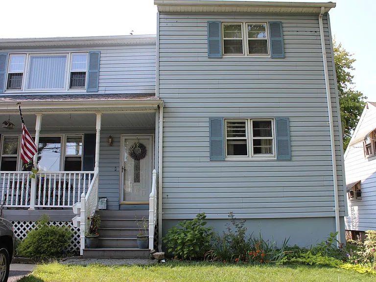 11 Grey Rock Ave #1 — Photo 1