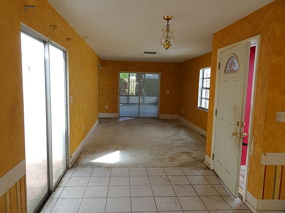 4th image of 4415 Venice Dr