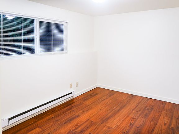 5th image of 2827 14th Ave W #1
