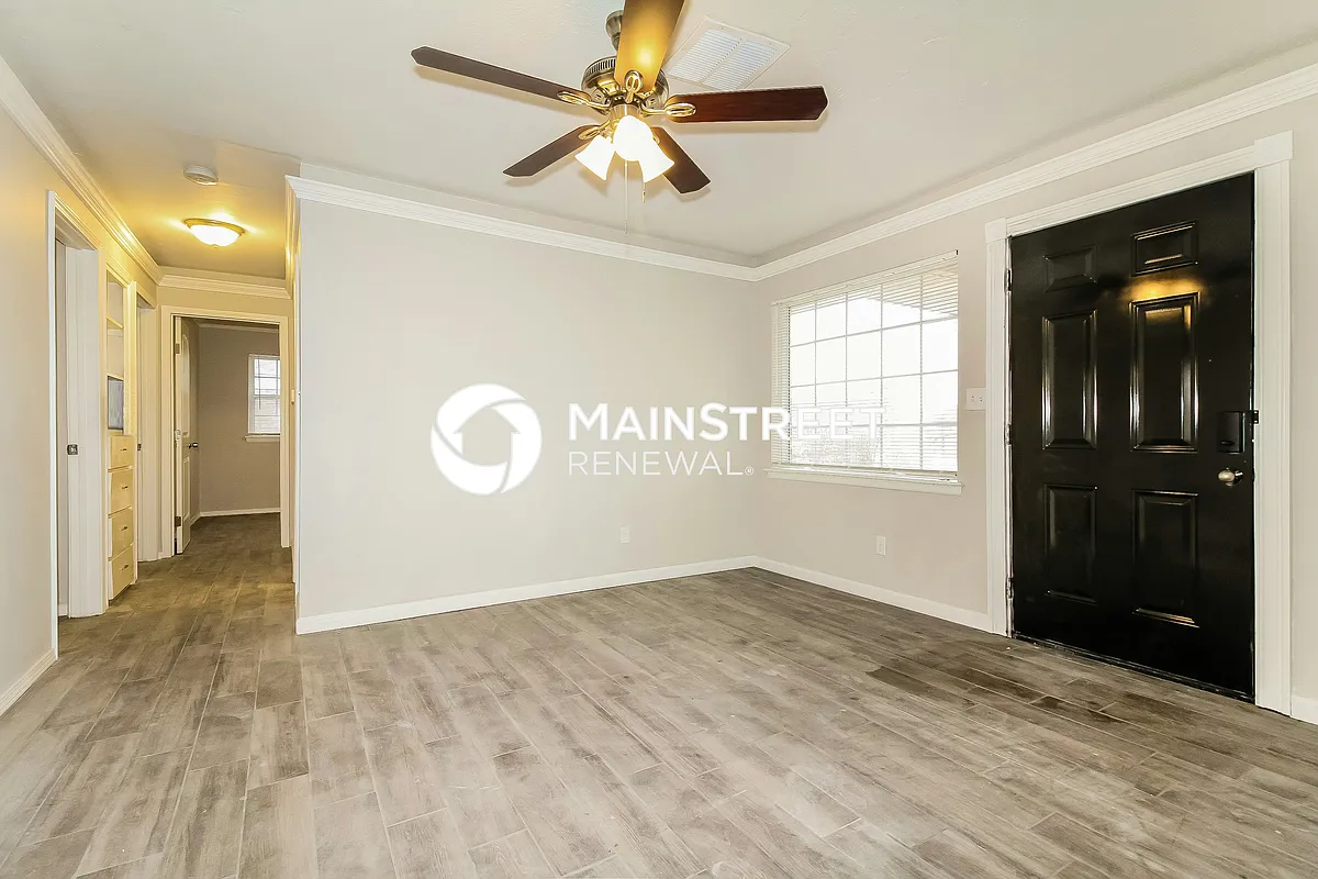 Living Room - 800 Plaza Dr