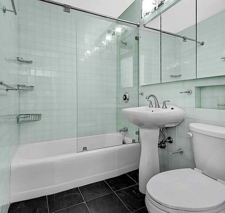 5th image of 300 E 33rd St APT 4B