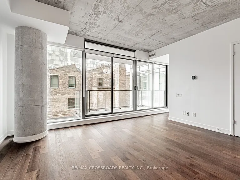 560 King St W #524 — Photo 13