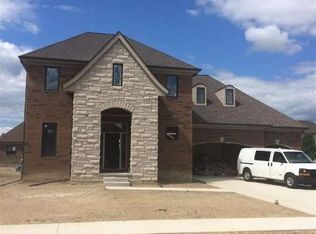 19347 Hamlin Lake Dr, Macomb, MI 48044