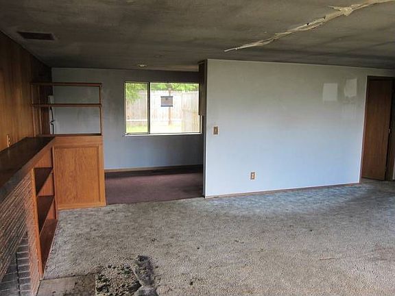 4th image of 650 SE Ireland St