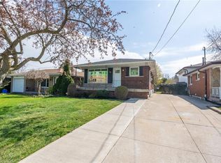 23 Tyrone Dr, Hamilton, ON L9C 2M6
