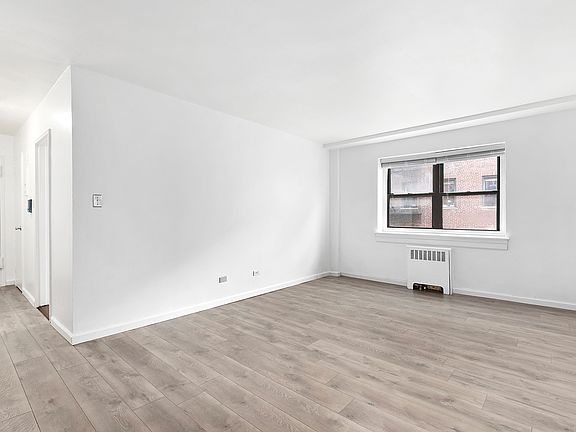 3rd image of 2514 31st Ave APT 4D