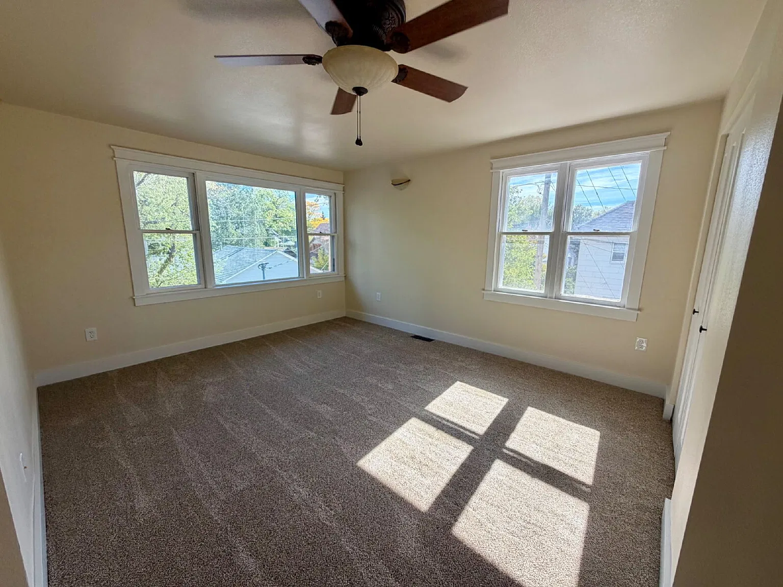 4 bed, 2.5 bath, 1875 sqft, $3,200 — Photo 4