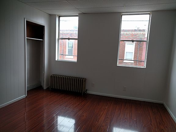 3rd image of 725 Tree St