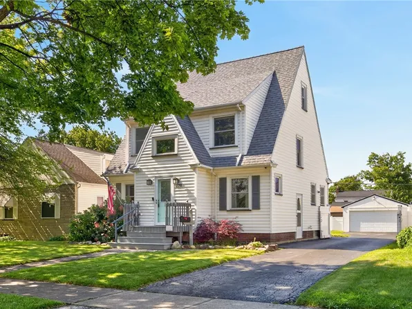 220 Barry Rd, Rochester, NY 14617