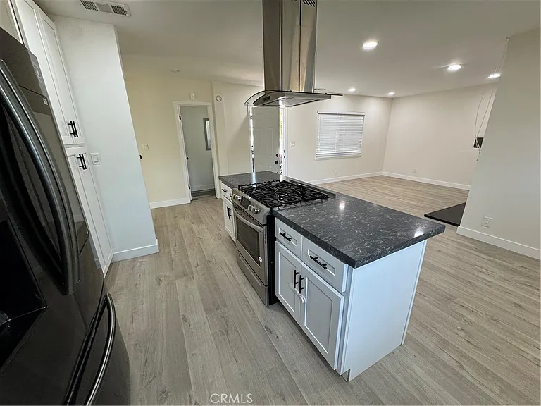 1415 E Gary Pl — Photo 4