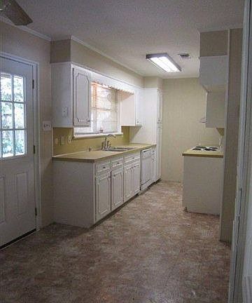 2nd image of 4105 Lotus St