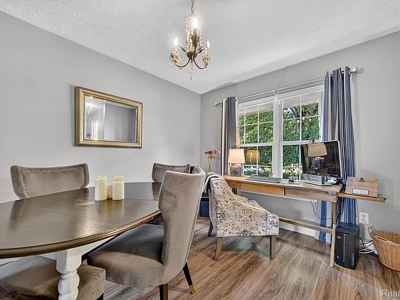 4th image of 735 Pinegate Dr