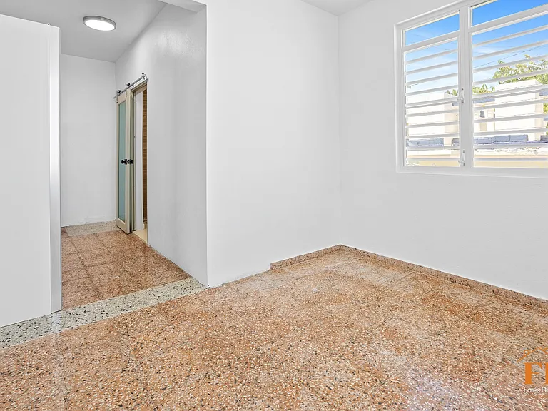 4884 Bo Terranova — Photo 24