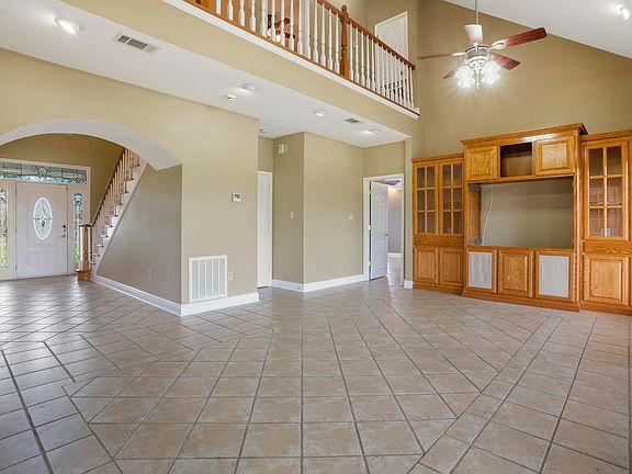 4th image of 18325 Robinwood East Dr