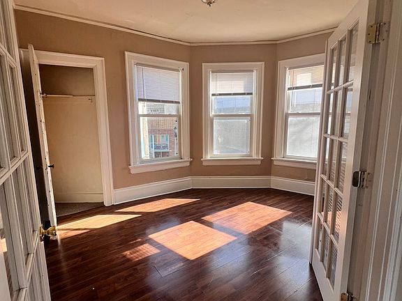 2nd image of 2407-2409 N Farwell Ave