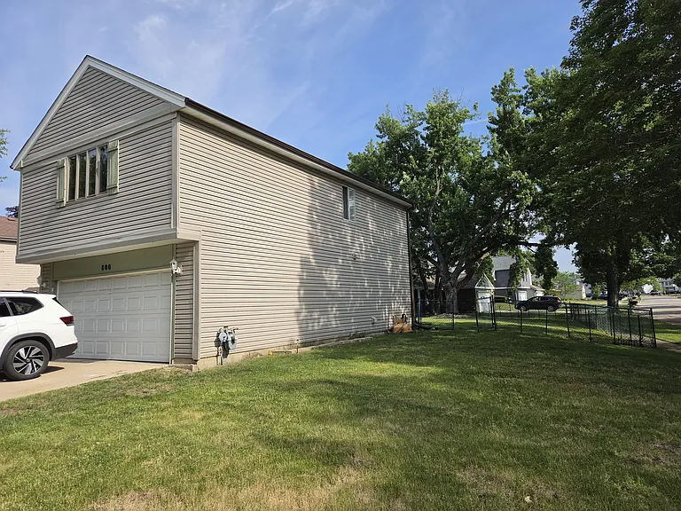 800 W Beechtree Ln — Photo 2