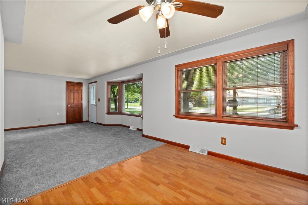 4905 Pinewood Dr, Sheffield Lake, OH - View 5