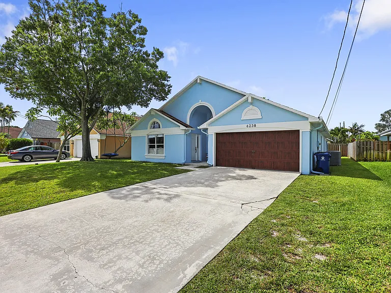 6238 Pompano St — Photo 3