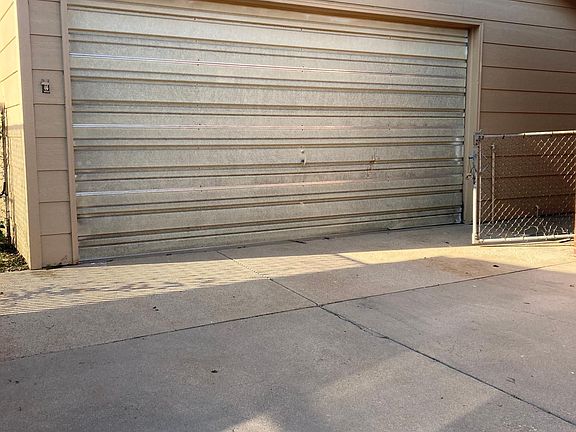 2 Car oversized Garage 24x25
Personal use only.