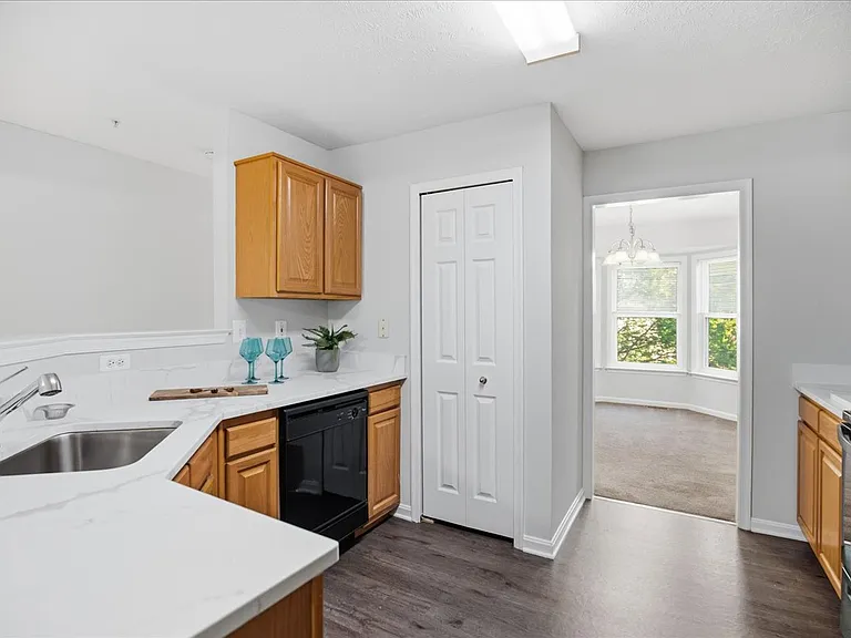 8000 Delores Ct — Photo 9