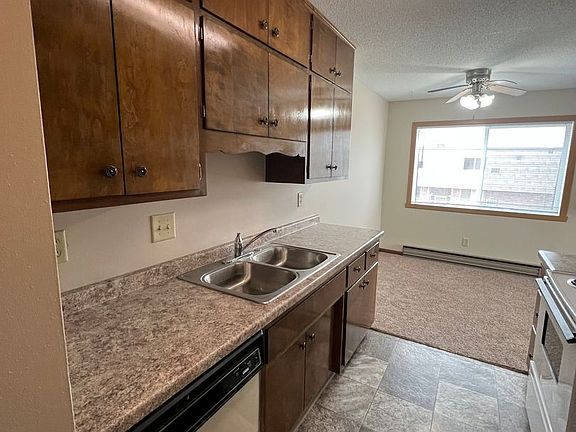 4th image of 301 30th Ave N #202