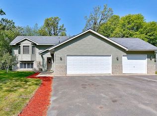 38496 Glacier Dr, North Branch, MN 55056