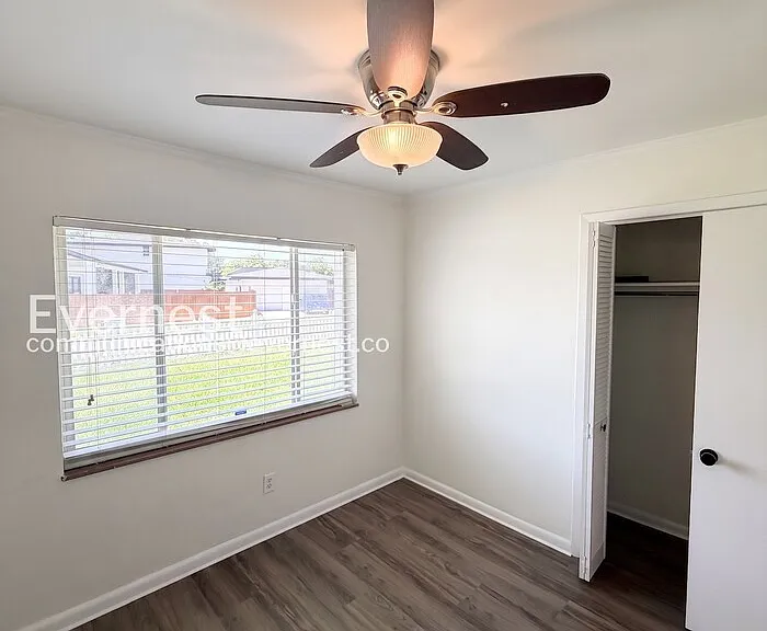 1915 W Orient St — Photo 21
