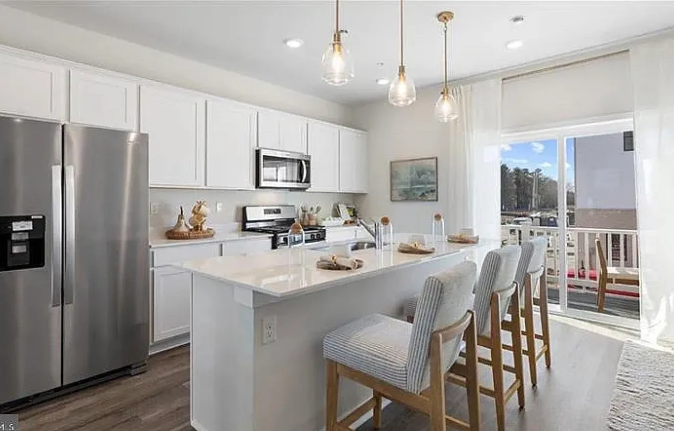 3 bed, 2.5 bath, 1763 sqft, $2,200 — Photo 3