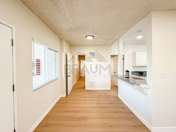 5th image of 13115 Oxnard St #18