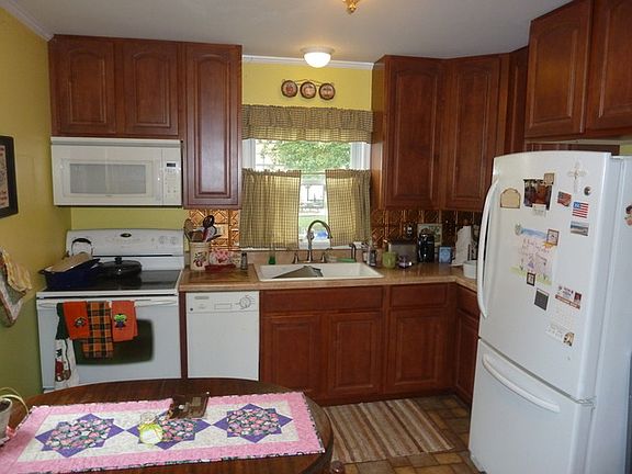 4th image of 9535 S Natoma Ave
