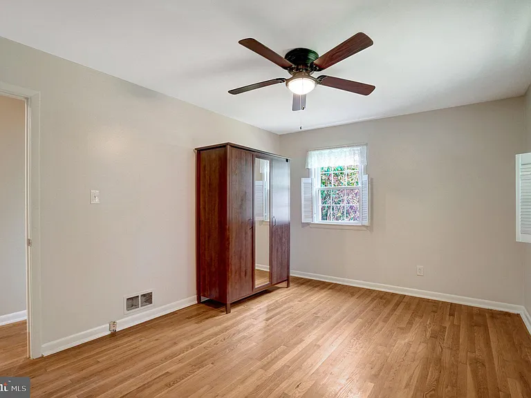 821 N Latham St — Photo 31
