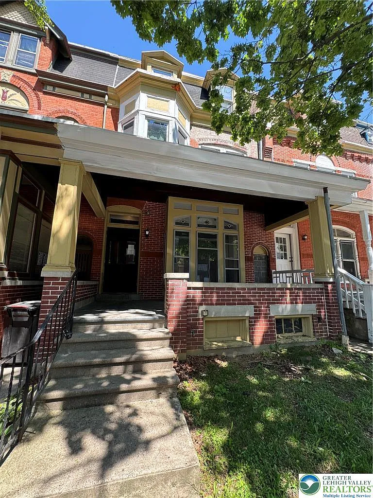1 bed, 1.0 bath, 1100 sqft, $1,395 — Photo 2