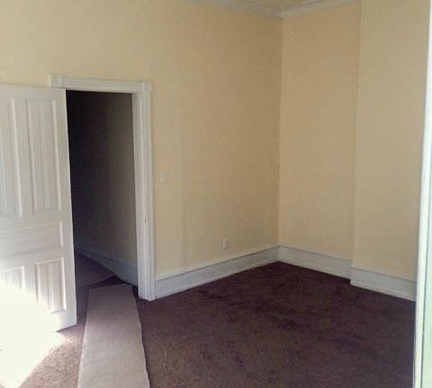 4th image of 925 Belmont Ave #2