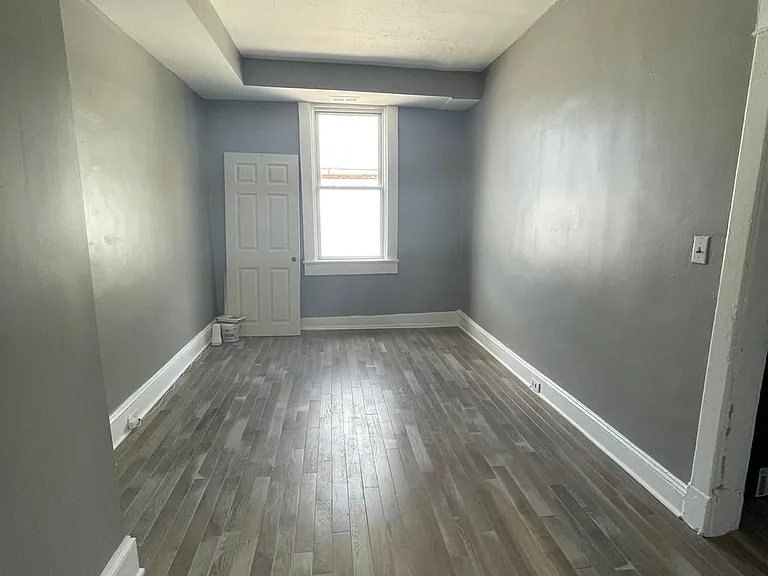 2516 Barclay St — Photo 8