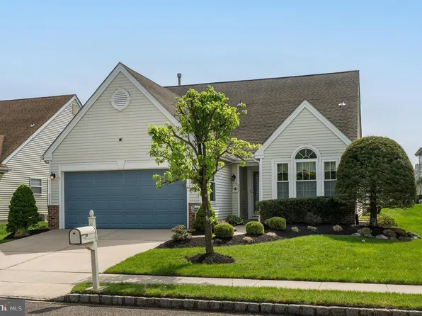 512 Hydrangea Dr, Mount Laurel, NJ 08054