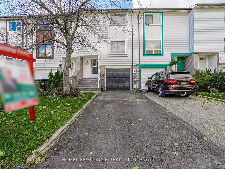 30 Hoskins Sq — Photo 1