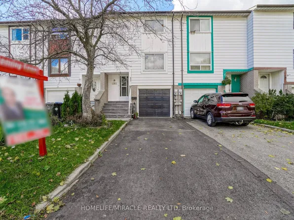 30 Hoskins Sq, Brampton, ON L6S 2N6