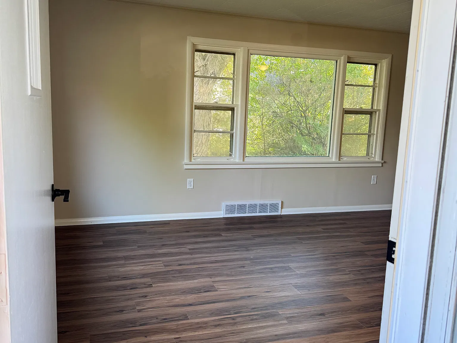 3 bed, 1250 sqft, $1,400 — Photo 3