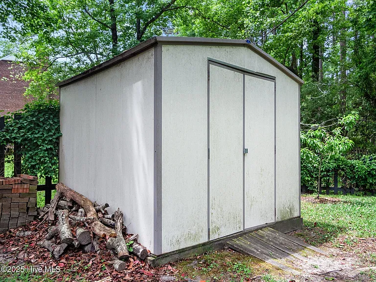 939 Eton Dr — Photo 12