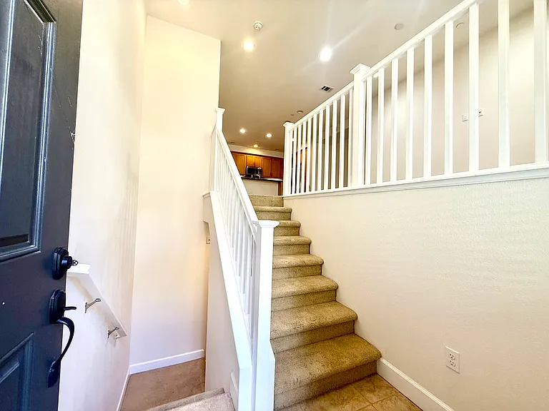 2044 Lee Way — Photo 8